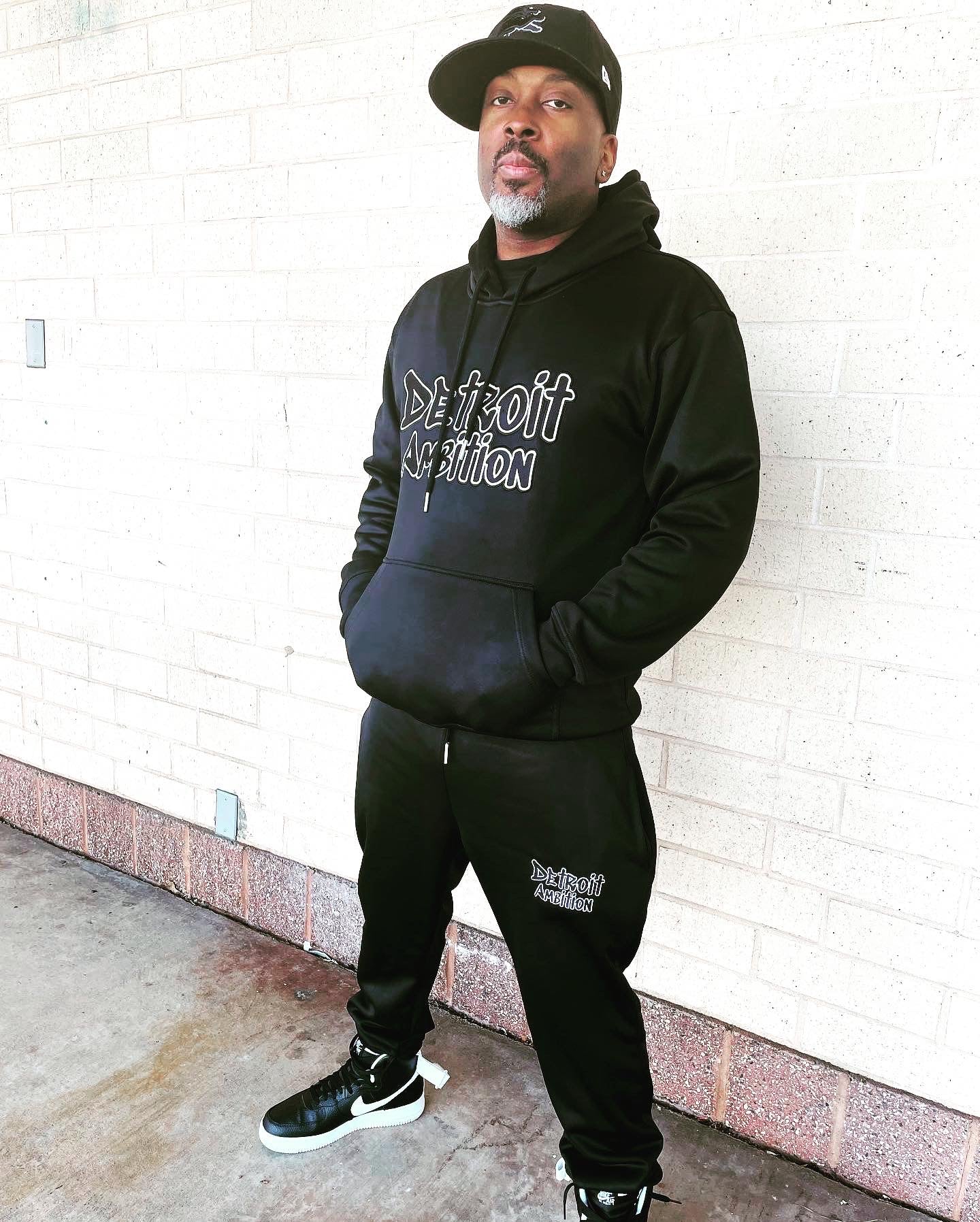 Hoodies & Sweatshirts